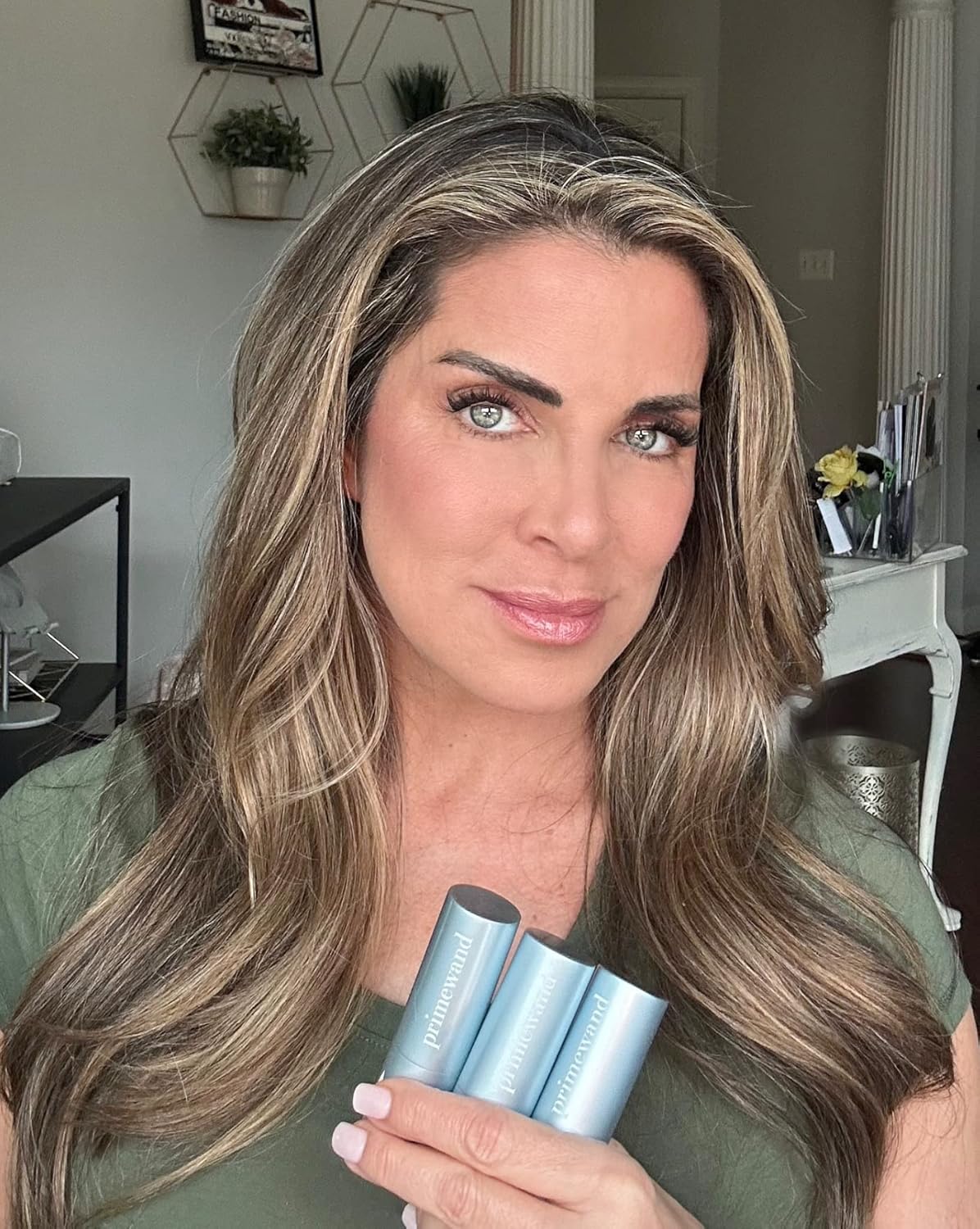 PrimeWand Pearl Stunning & Natural Pro-Age Makeup Highlighter Stick for Mature Women Infused With