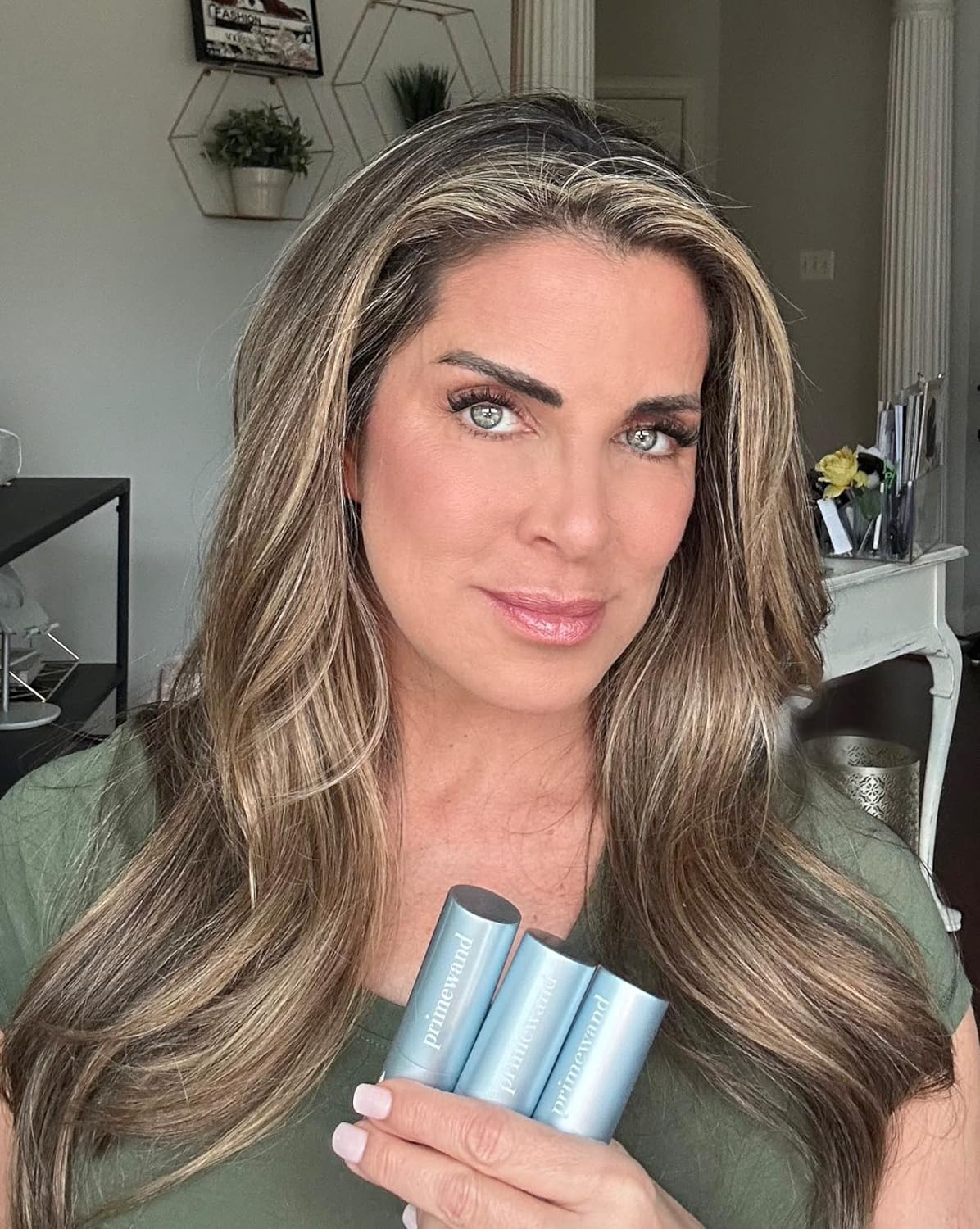 PrimeWand Nourish – Stunning & Natural Pro-Age Makeup Moisturizing Makeup Stick for Mature Women