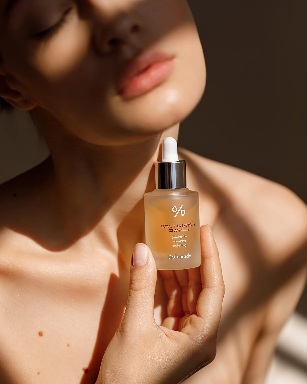 Dr.Ceuracle Royal Vita Propolis 33 Ampoule (30ml / 1.01 fl. oz.) - Ultimate Glow and Nourish