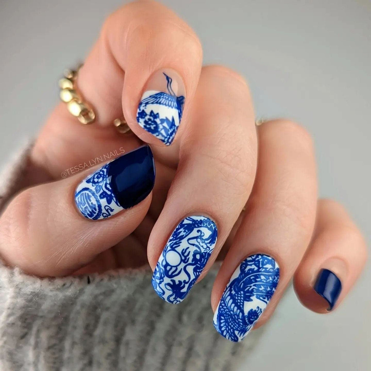 Maniology Porcelain Nail Stamping Plate | Classic Chinese Ceramic Dinnerware Design, Floral