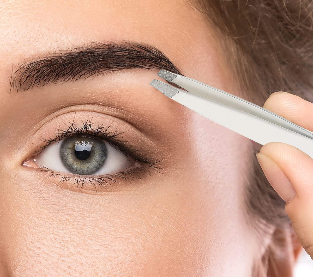 Slant Tweezer - Handmade in Switzerland - Professional Eyebrow & Facial Hair Remover - Etched