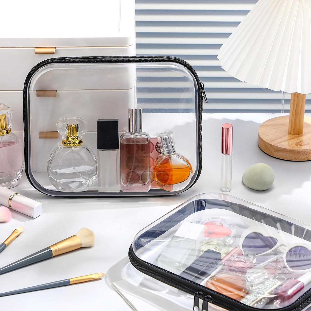 Hoolerry 3 Pcs Clear Hard Zipper Case Plastic Pouch Transparent Hard Case Clear Makeup Bag Portable