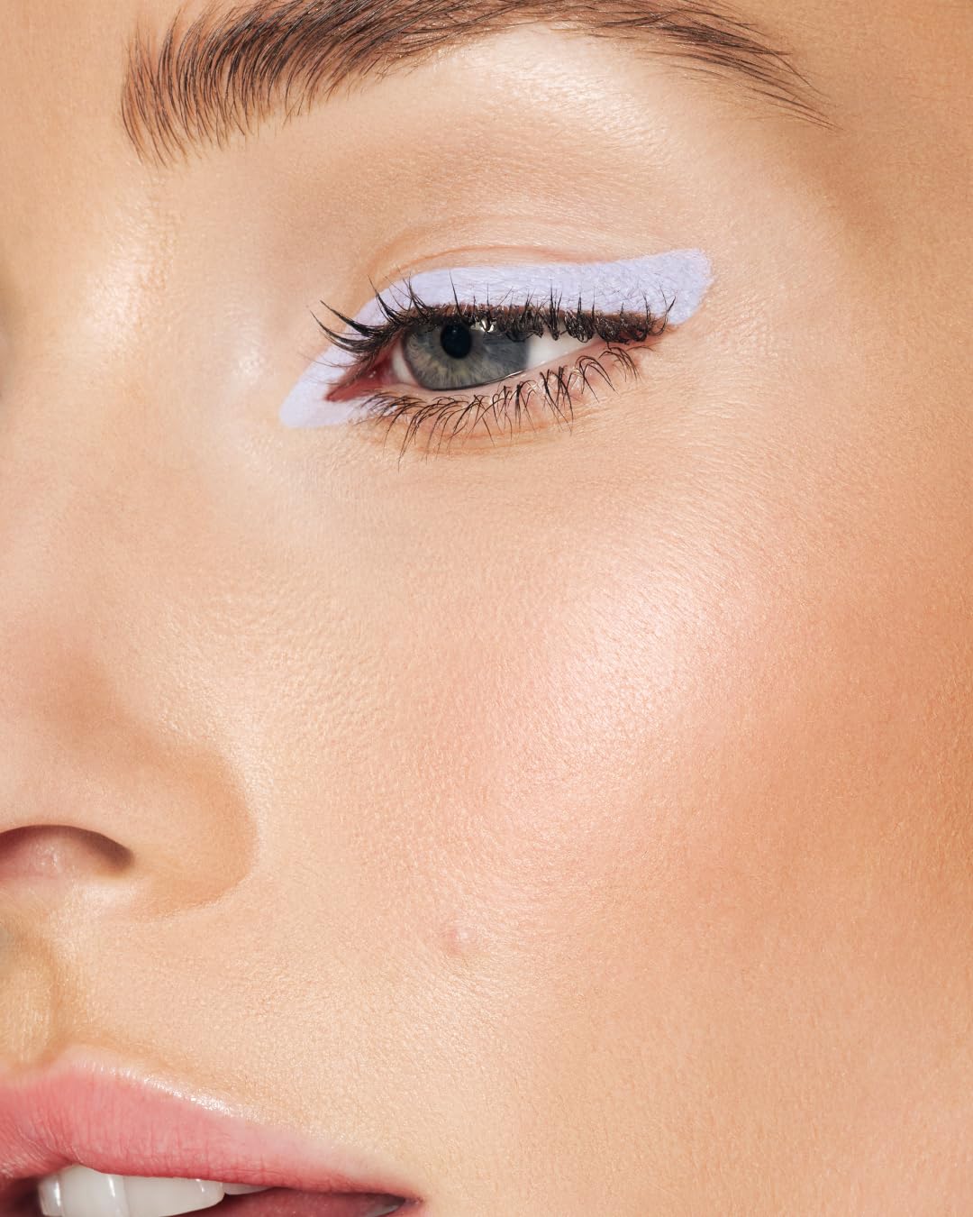 MAKE Beauty Smudge-Proof Felt Tip for Precise Application of Lines, Wings, and Graphics. Long