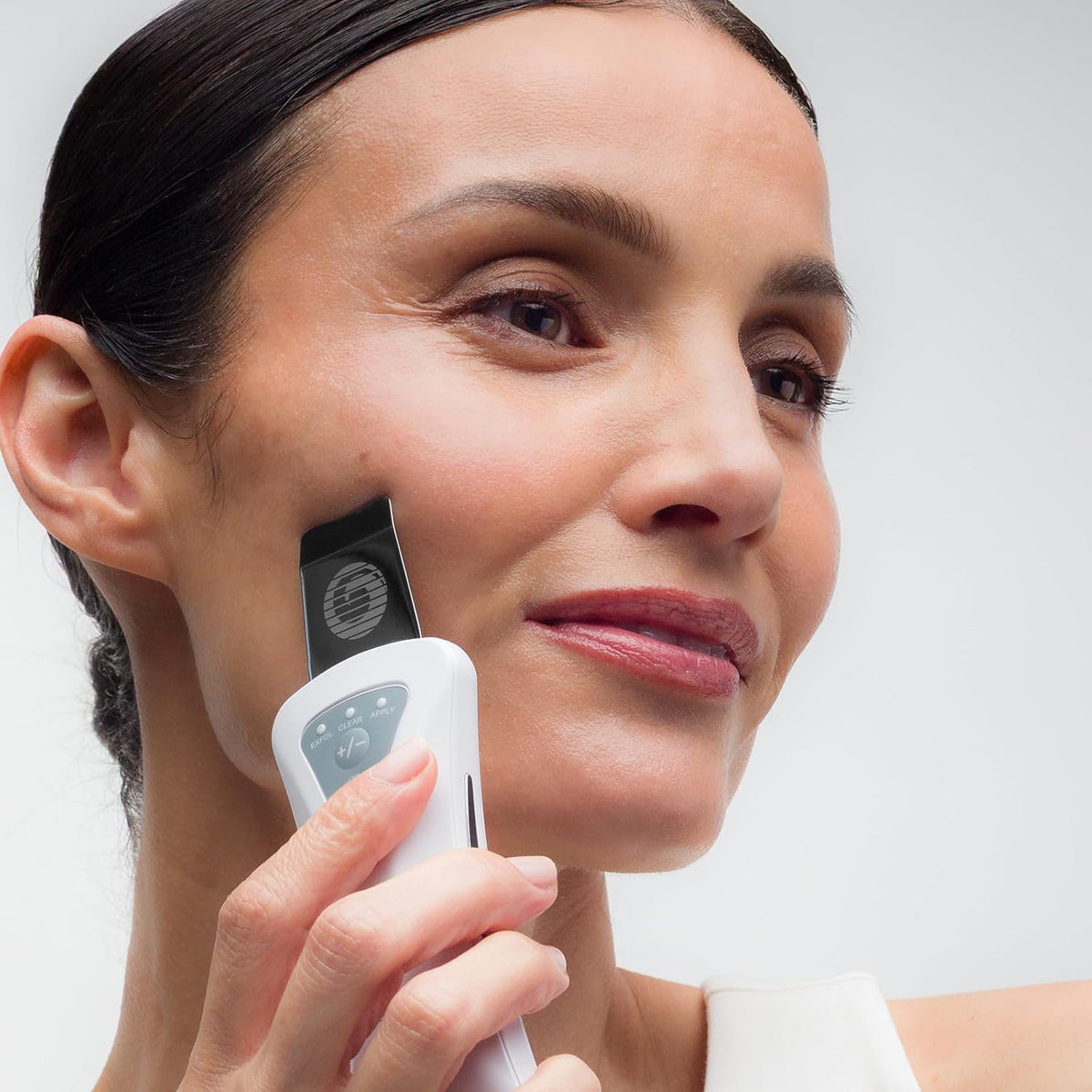 Bio-Therapeutic bt-Micro Fusion Ultrasonic Skin Exfoliation. Smooth Skin, Clear Congestion