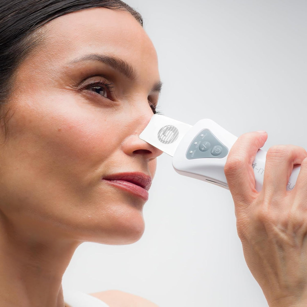 Bio-Therapeutic bt-Micro Fusion Ultrasonic Skin Exfoliation. Smooth Skin, Clear Congestion