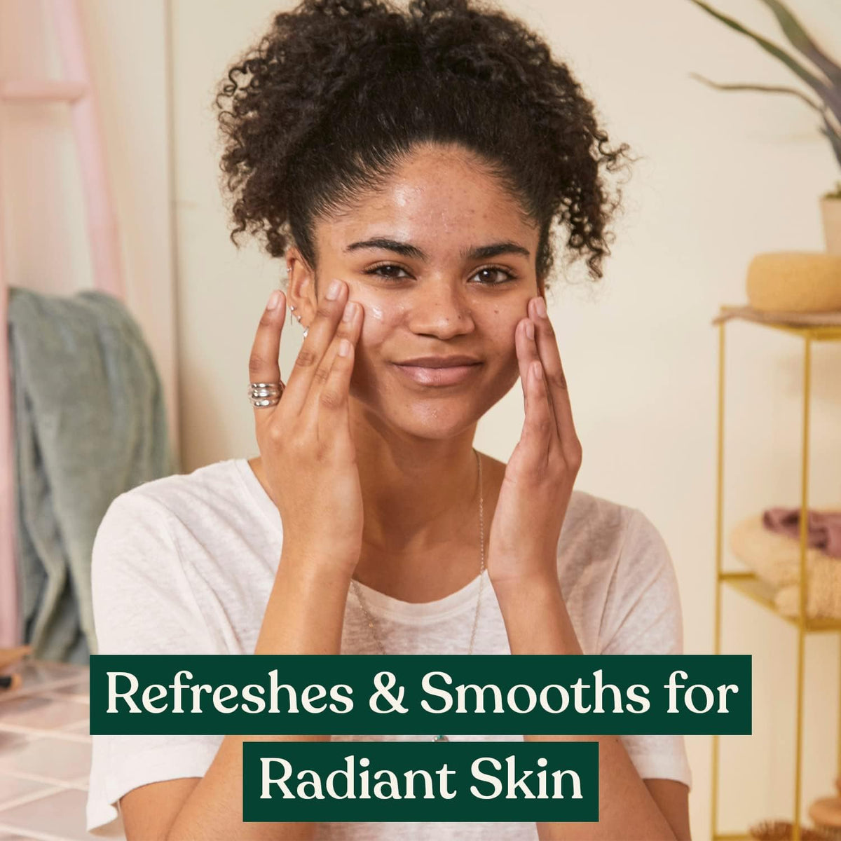 The Body Shop Vitamin C Skin Boost Instant Smoother – Refreshing, Skin-Softening Serum for Youthful
