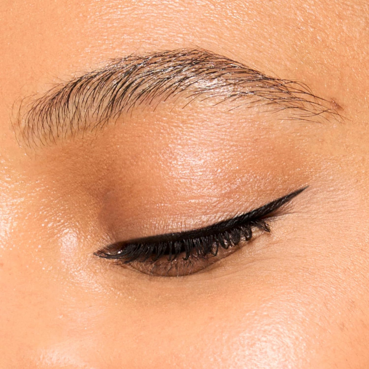 Honest Beauty Longlasting Liquid Eyeliner | Smudge + Flake Proof, Precise Application |